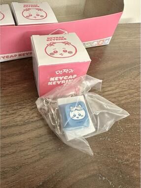 Authentic Nagano Market Chiikawa Light Up Keycap Clicker Keyring Hachiware Ver.